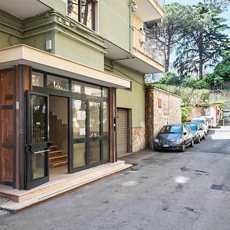 Apartment Via Domenico Fontana 81 *