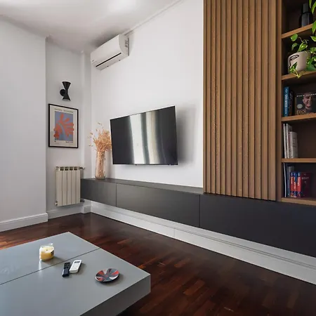 Lejlighed Via Domenico Fontana 81 *